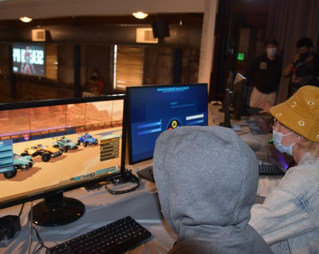 Two students playing a video game on the stage in the Tivoli Turnhalle